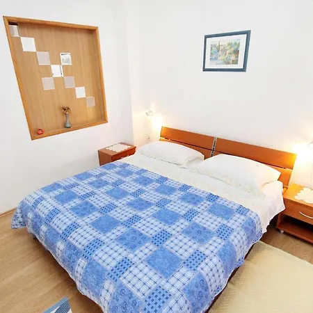 Апартаменты With Parking Space - Diklo, - 5880