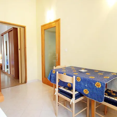 Апартаменты With Parking Space - Diklo, - 5880 *