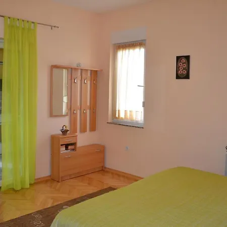 With Parking Space - Diklo, - 5880 * זאדאר