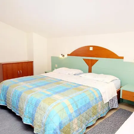 With Parking Space - Diklo, - 5880 * זאדאר