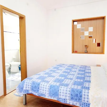 Апартаменты With Parking Space - Diklo, - 5880